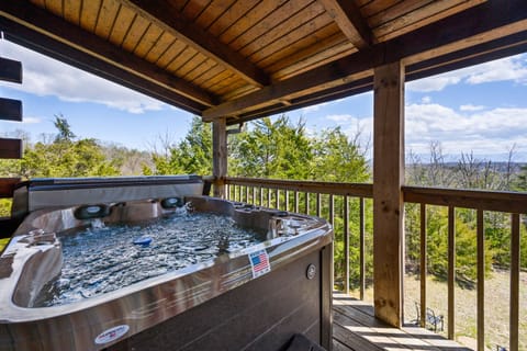 Come relax in the new hot tub with amazing mountain views