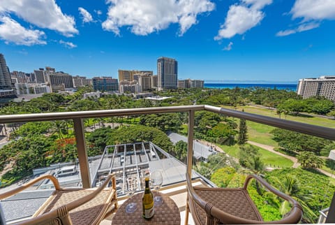 Enjoy the Ocean and Fort DeRussy Park Views