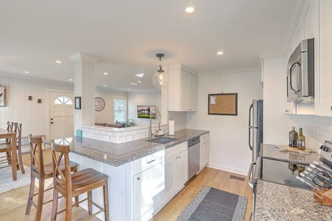 Open kitchen lets you see everyone.