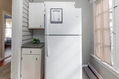 Front Unit - Kitchen