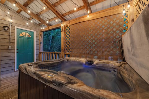 Hot tub inside the cabin. Yes, really.