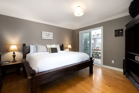 Primary Bedroom - King Bed