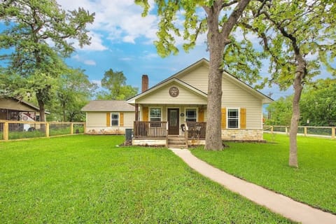 Welcoming you with a huge front gated area covered in green grass and live oak 