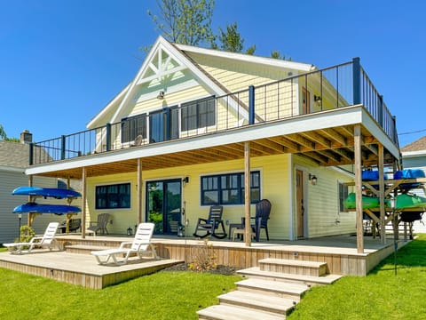 Lakefront Kayak Shack: 2 Units available. Each unit has 2 Bedrooms, 1 Bath 