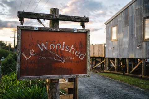 Le Woolshed - Luxury and Leisure House in Te Arai