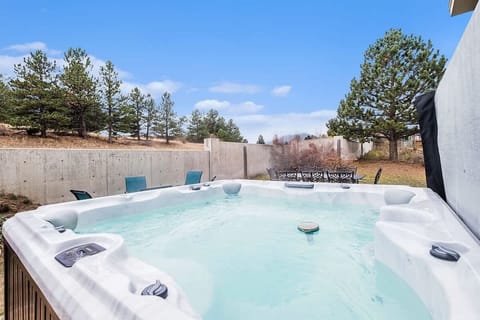 6-person hot tub with a view!