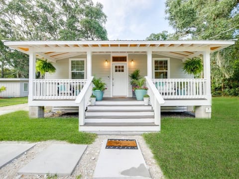 Newly built cottage with old world charm