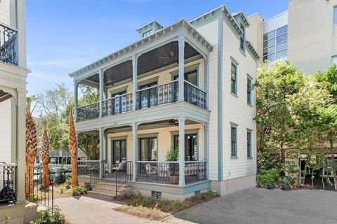 Welcome to Downtown Charleston!