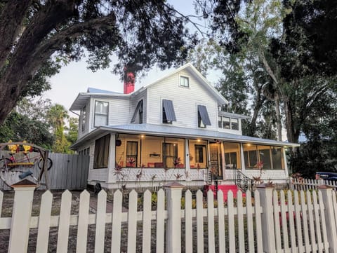 The Flowers House in the Heart ❤️ of Mt Dora