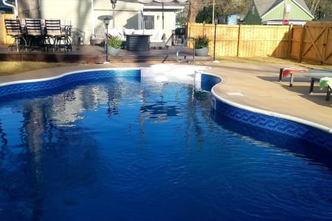 Private pool.  The pool (unheated).  Approx. 4ft-6.5tf. deep. Closed Nov-Feb.