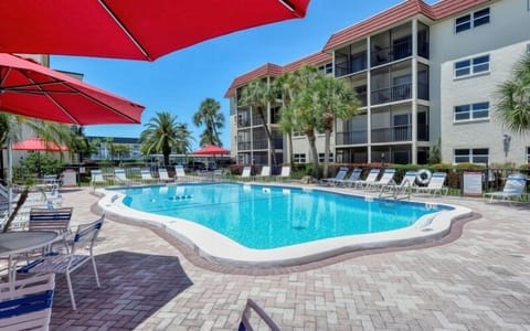 La Siesta pool side.jpg