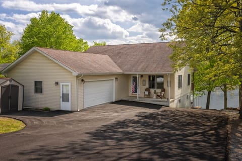Asphalt drive and room for a boat trailer