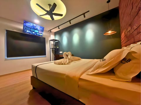 Studio | Desk, iron/ironing board (on request), WiFi (free), bed sheets