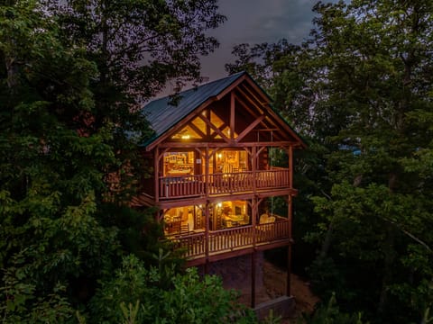 Sunset Vista - A beautiful 2-story cabin