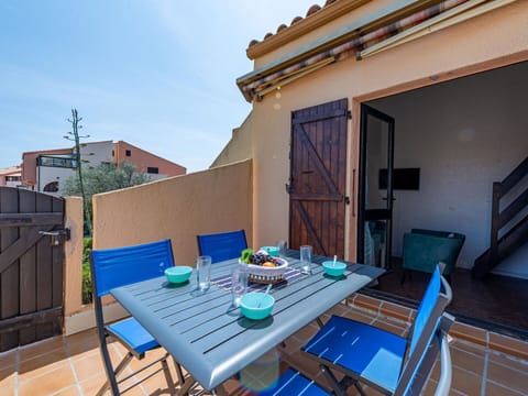 Property, Sky, Table, Azure, Building, Tableware, Outdoor Furniture, Chair, Shade, Wood