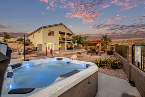 An attractive, xeriscaped yard matches the desert habitat of the surrounding area.