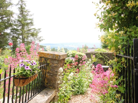 Cottage | Property grounds