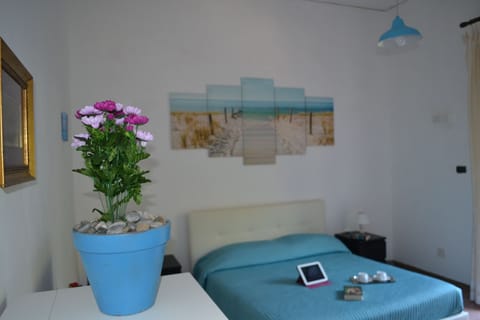 Comfort Apartment, 1 King Bed with Sofa bed | Frette Italian sheets, in-room safe, desk, iron/ironing board