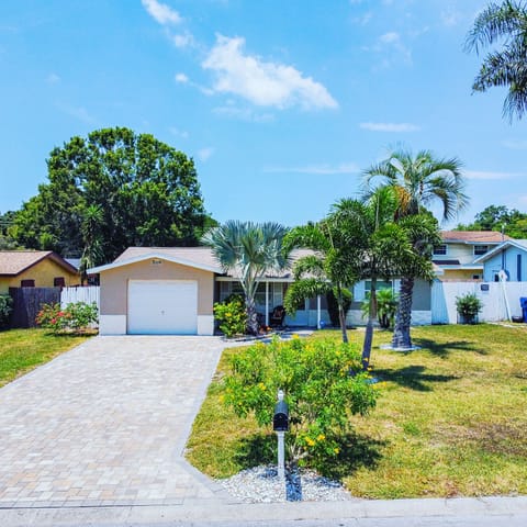 8 minute drive to the beach! 