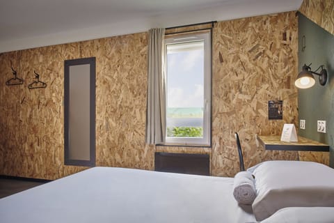 Superior Double PMR | Individually furnished, desk, laptop workspace, free WiFi