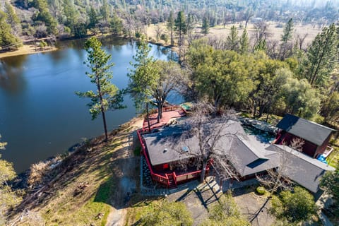 Lakeside Beauty Retreat: Includes all of this! Pool, Spa, and semi-private lake!
