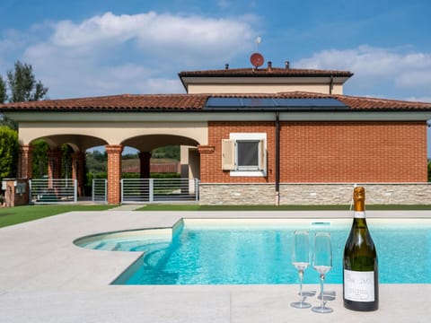 Cloud, Sky, Water, Property, Building, Window, Bottle, Plant, Swimming Pool, Shade