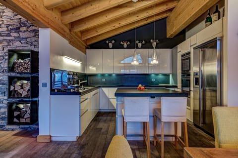 A fully equipped kitchen, to explore your passion for cooking