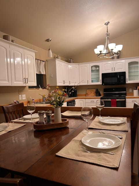 Kitchen, fully stocked