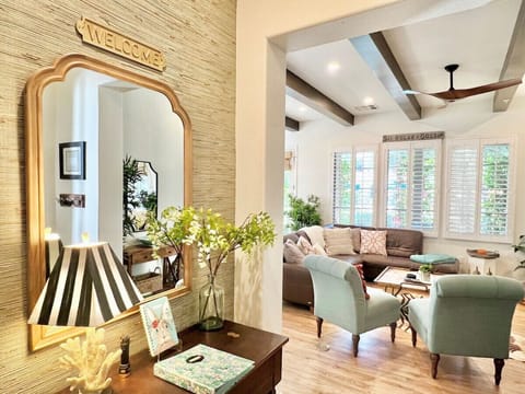 Welcome to One CHIC Desert Retreat!