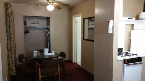 Deluxe Room | Private kitchenette | Fridge, microwave, coffee/tea maker