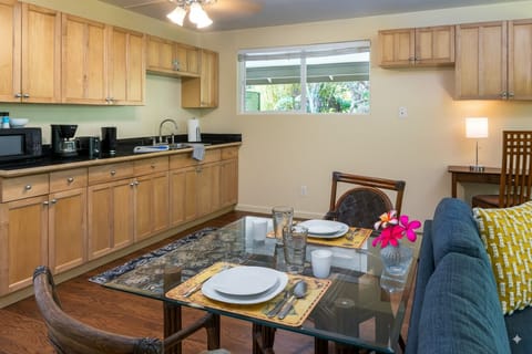 Deluxe Studio Suite | Private kitchen | Fridge, microwave, stovetop, coffee/tea maker