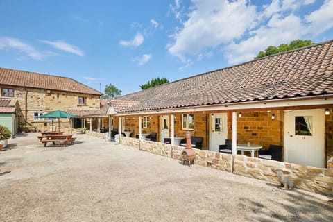 The Arches Country House, Brotton - Host & Stay