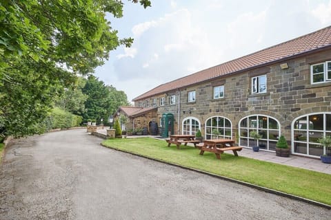 The Arches Country House, Brotton - Host & Stay