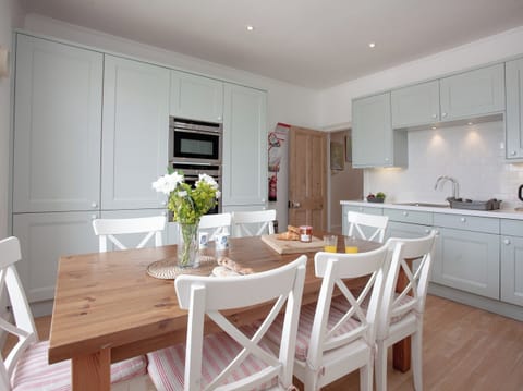 Kitchen/diner | Muffins, Salcombe