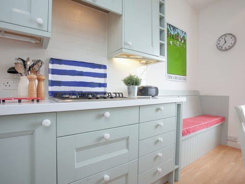 Kitchen/diner | Muffins, Salcombe