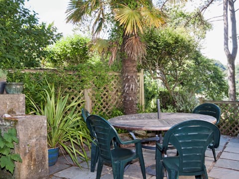 Enclosed patio to rear | Ringrone 3, Salcombe