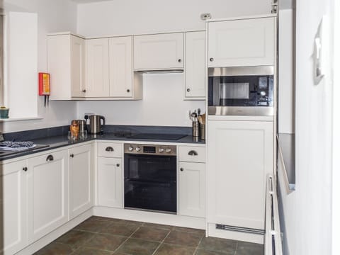 Kitchen | Ringrone 3, Salcombe