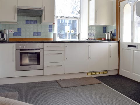 Well-equipped fitted kitchen | Holborn House, Bowness on Windermere