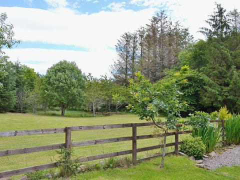 The well tended garden and grounds | Woodside Cottage, Nether Bellandy, Glenrinnes, near Keith