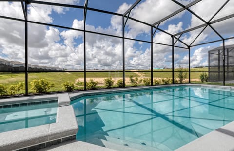 Without missing the amazing view of the sunny Florida sky