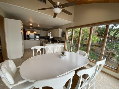 Good pic of full kitchen
Table & chairs have been replaced
Will update pic soon