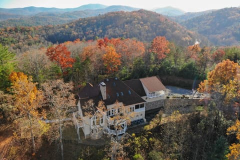 Blairsville Vacation Rental | 6BR | 5.5BA | 11,000 Sq Ft | Ramp Access