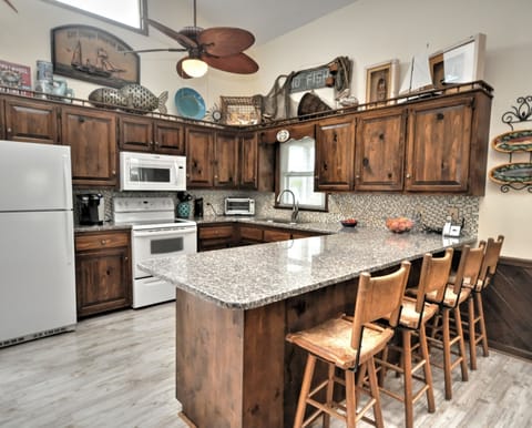 Kitchen / Breakfast bar