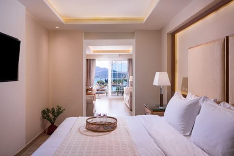 Suite, Private Pool, Sea View | Pillowtop beds, in-room safe, desk, blackout drapes