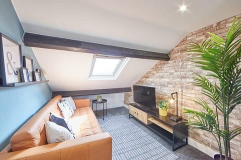 The Loft, Whitby - Host & Stay