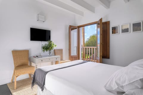 Economy Room | Frette Italian sheets, down comforters, memory foam beds