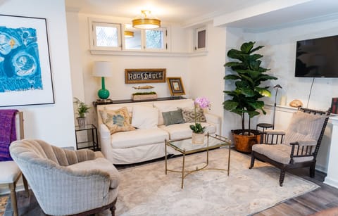 Living room
