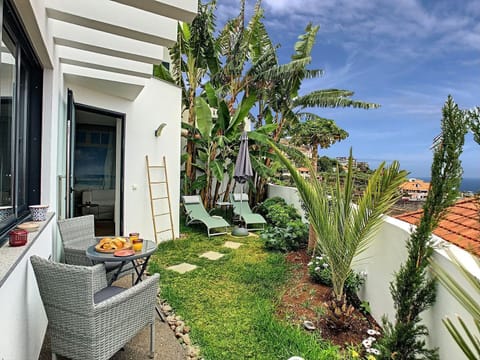 Discover a cozy and intimate house in Funchal, complete with a charming garden, perfect for a romantic retreat for two. #funchal