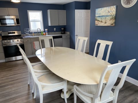 Dining Table Seats 6