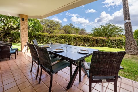 Large lanai for dining, watching sunsets, or relaxing